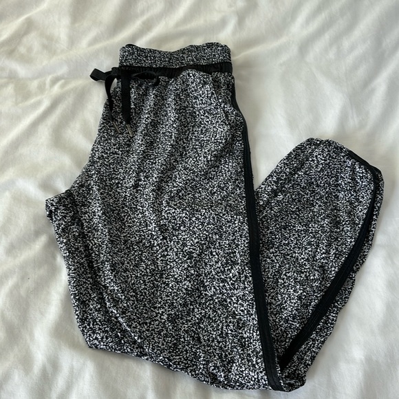 Lululemon &go On The Go Jogger Pant Black and White Size 6 - Picture 6 of 16